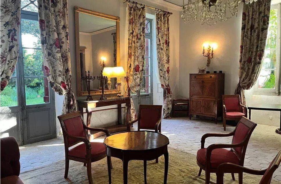 Maison 12 pièces 350 m² · à Beaucaire · 350 m² · 835 000 €