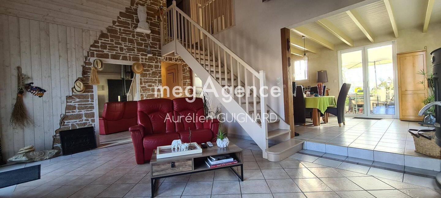 Maison 9 pièces 153 m² · à Nueil-les-Aubiers · 153 m² · 187 900 €