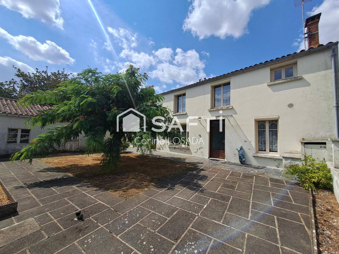 Maison 7 pièces 183 m² · à Les Velluire-sur-Vendée · 183 m² · 166 000 €