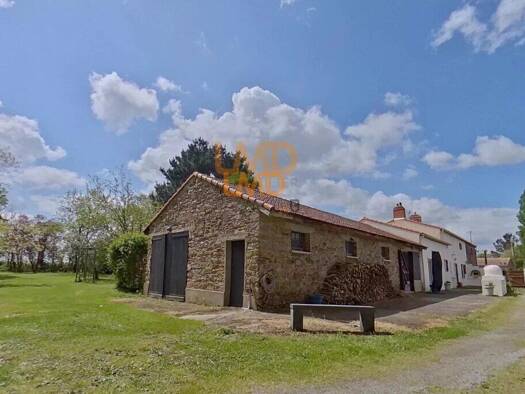 Maison à vendre 497 000 € 9 pièces 6 chambres 205 m² 14 000 m² de terrain Frossay 44320