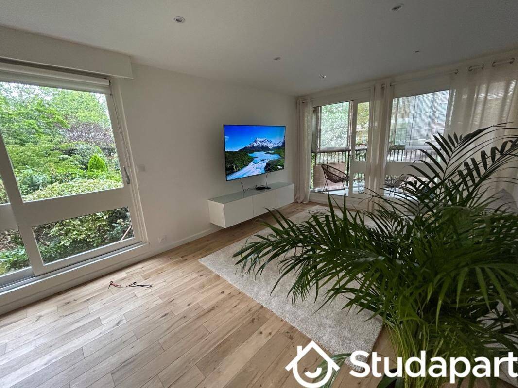 1 pièce 14 m² · à Le Chesnay-Rocquencourt · 14 m² · 950 €