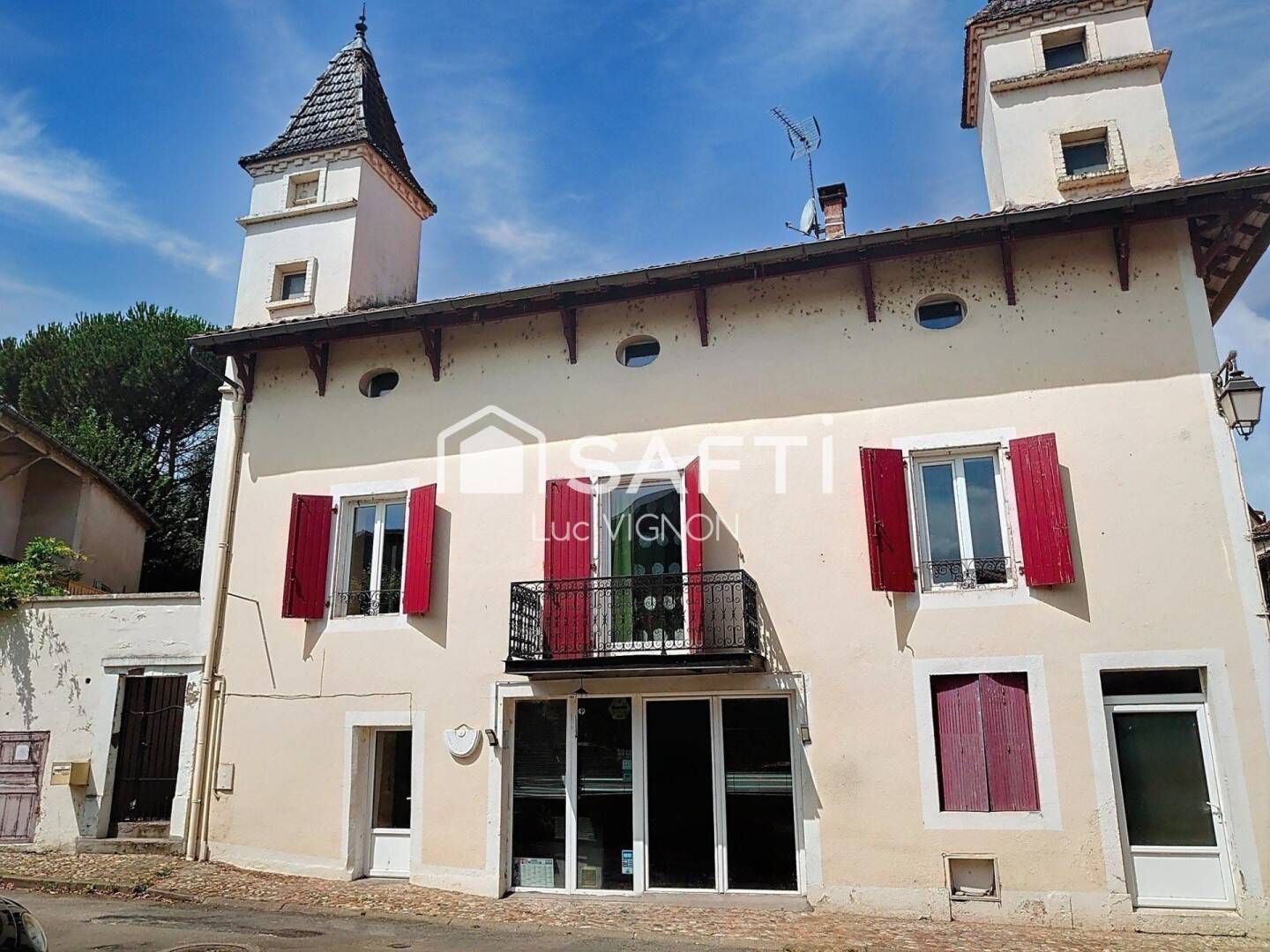 Maison 14 pièces 389 m² · à Pradines · 389 m² · 329 000 €