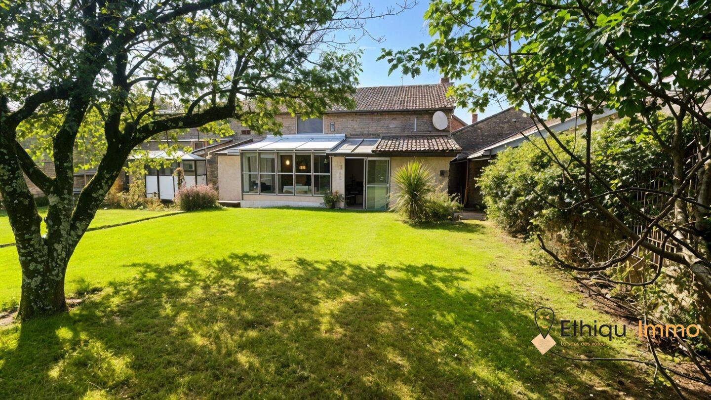 Maison 9 pièces 208 m² · à Lévigny · 208 m² · 167 000 €