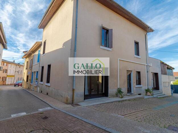 Maison à vendre 219 000 € 5 pièces 3 chambres 124 m² 25 m² de terrain Saint-Georges-d'Espéranche 38790