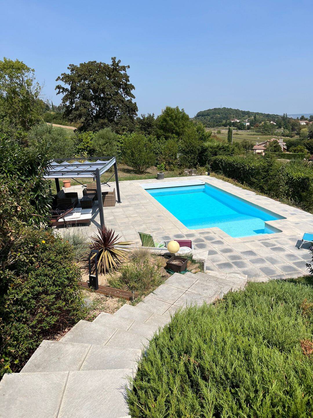 Maison 13 pièces 110 m² · à Dommartin · 110 m² · 589 000 €