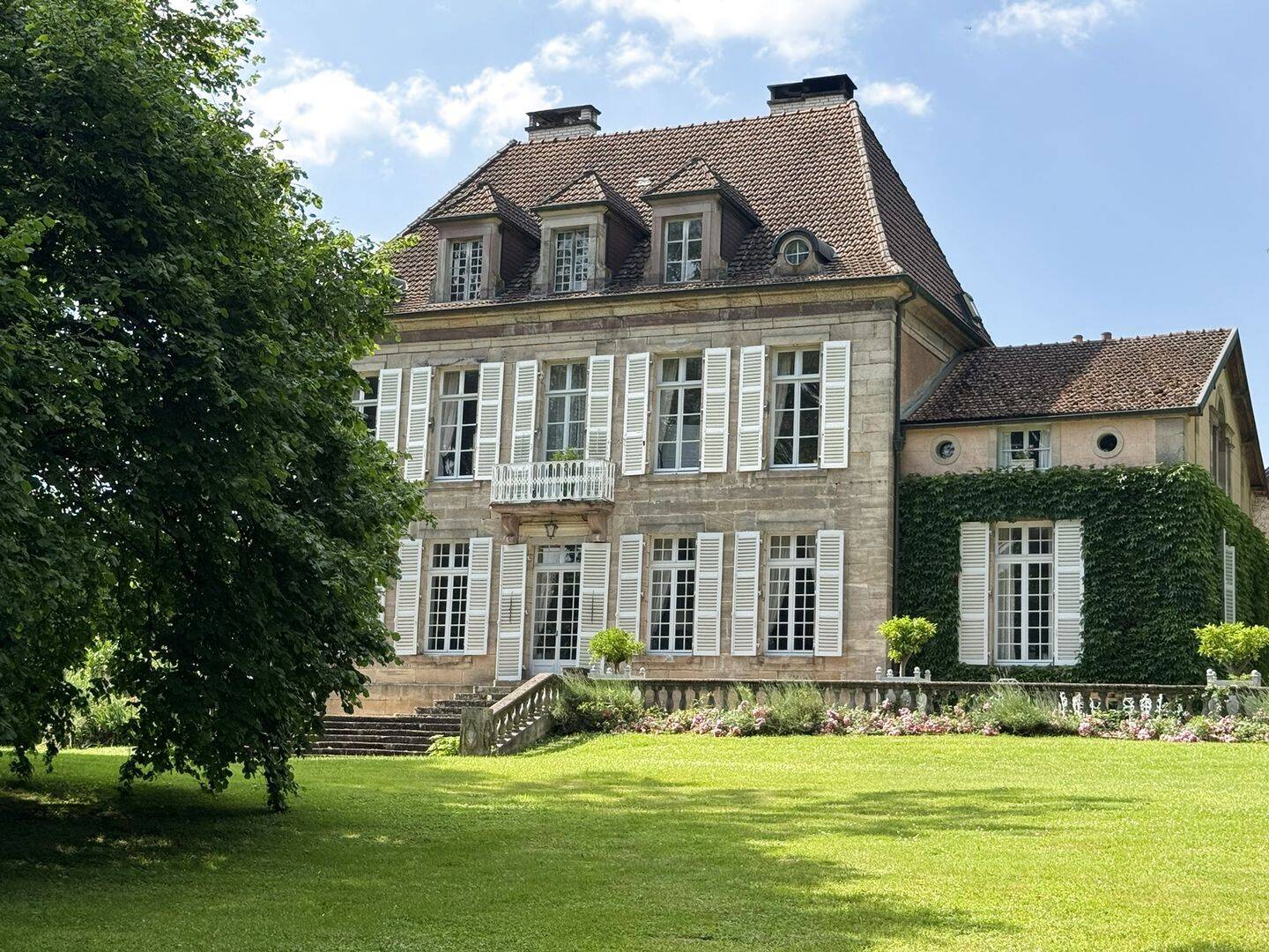 Maison 11 pièces 412 m² · à Luxeuil-les-Bains · 412 m² · 967 000 €