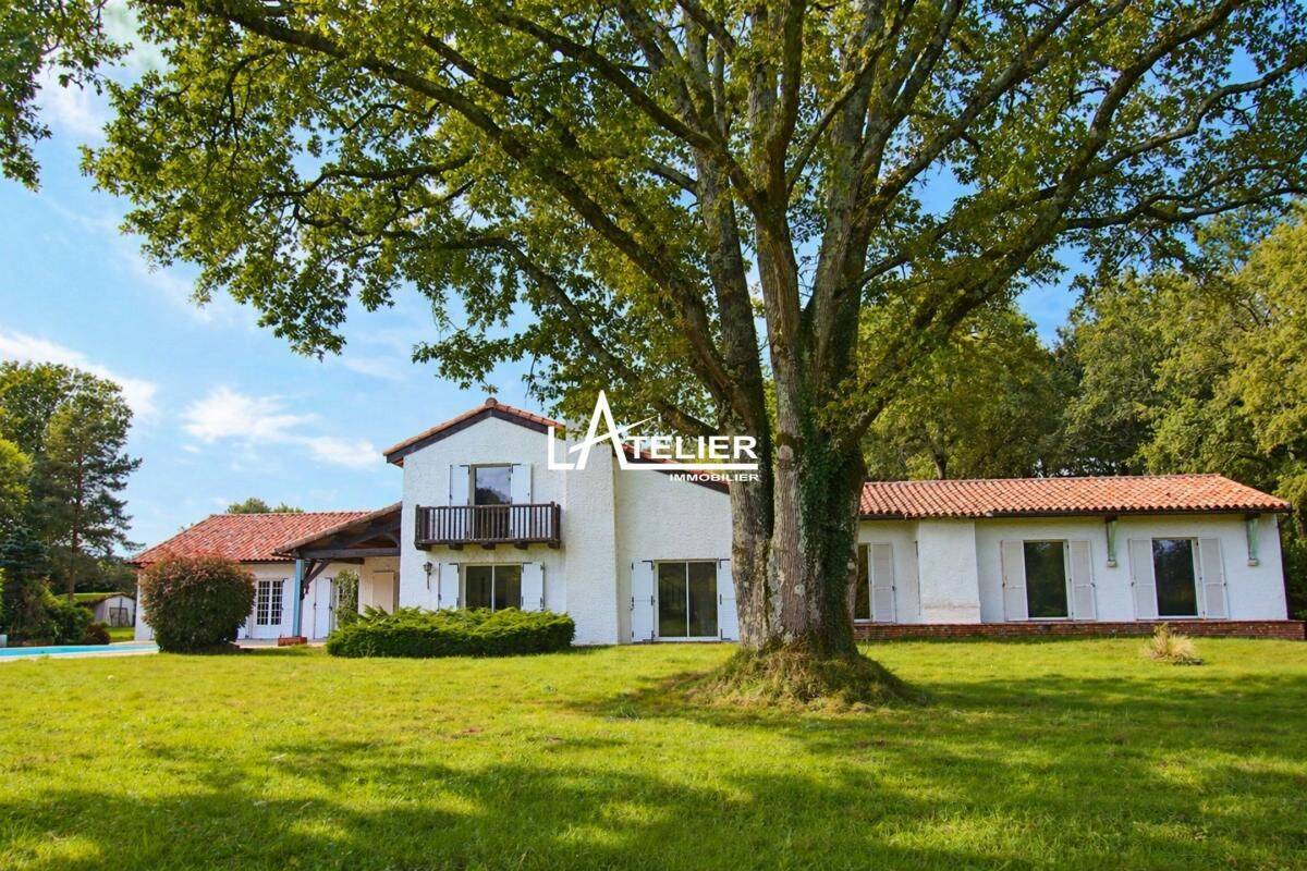 Maison 8 pièces 290 m² · à Sautron · 290 m² · 896 100 €