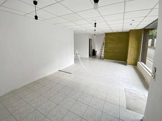 Local commercial à vendre 138 001 € 62 m² de surface de vente Le Village Vauréal 95490