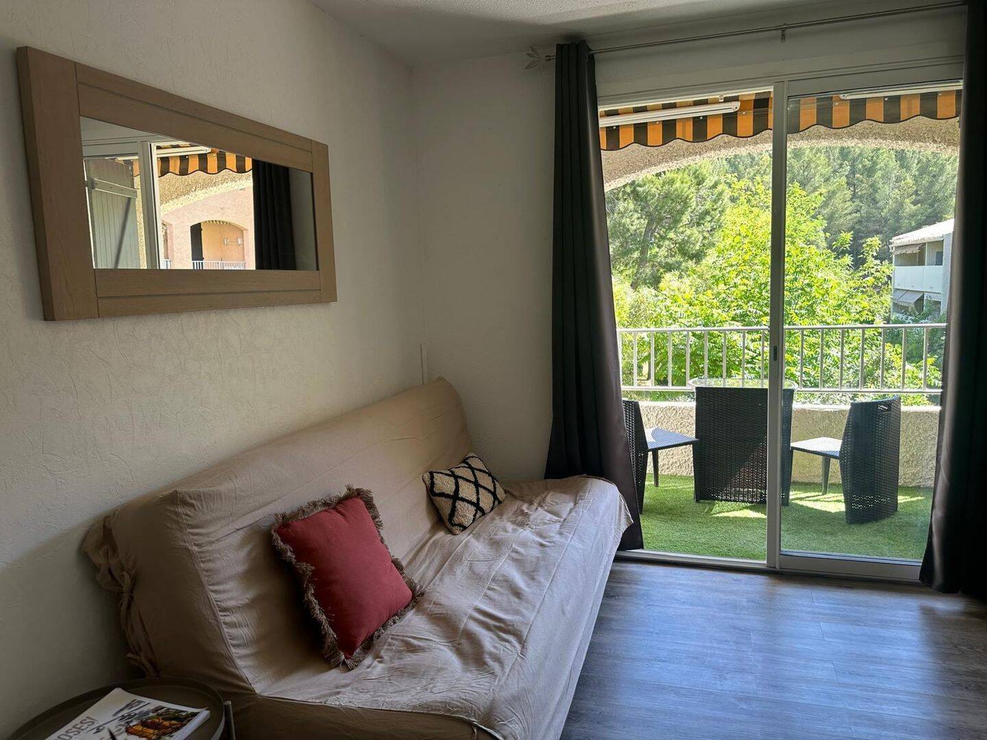 Appartement 1 pièce 23 m² · à Saint-Cyr-sur-Mer · 22,6 m² · 700 €/mois