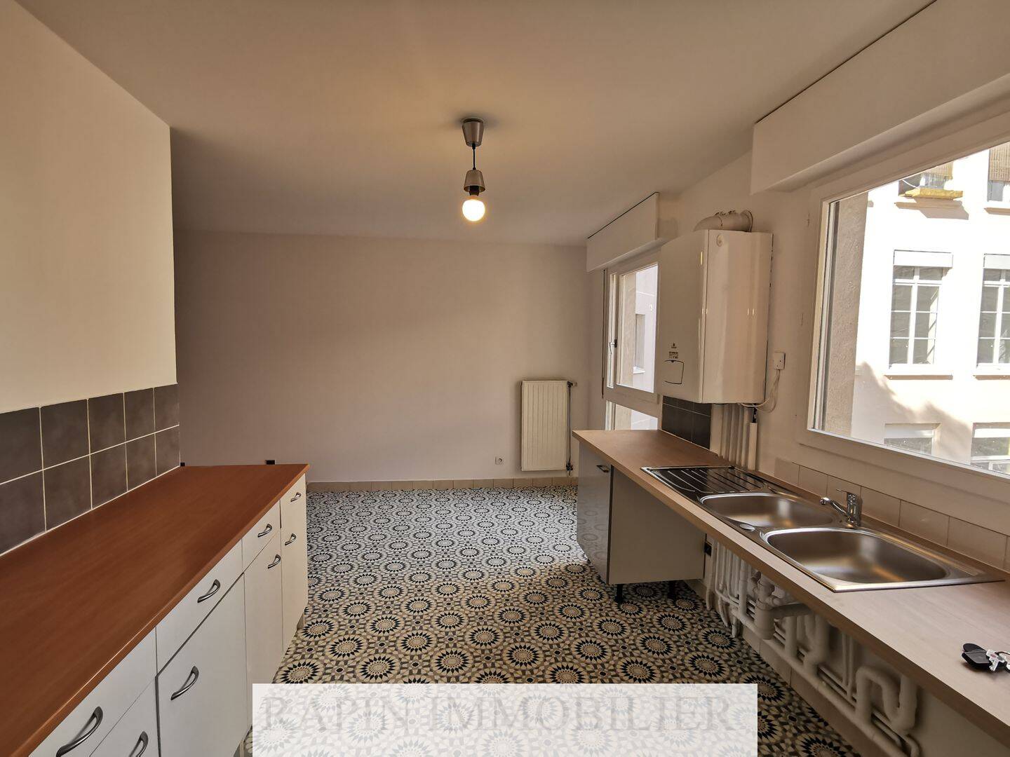 Appartement 3 pièces 80 m² · à Lyon 4ème Arrondissement · 79,6 m² · 1 330 €