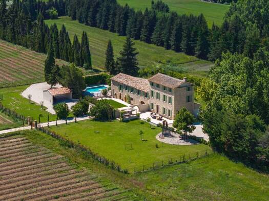 Maison à vendre 1 739 000 € 10 pièces 7 chambres 359 m² 9 372 m² de terrain Centre Ville Cavaillon 84300