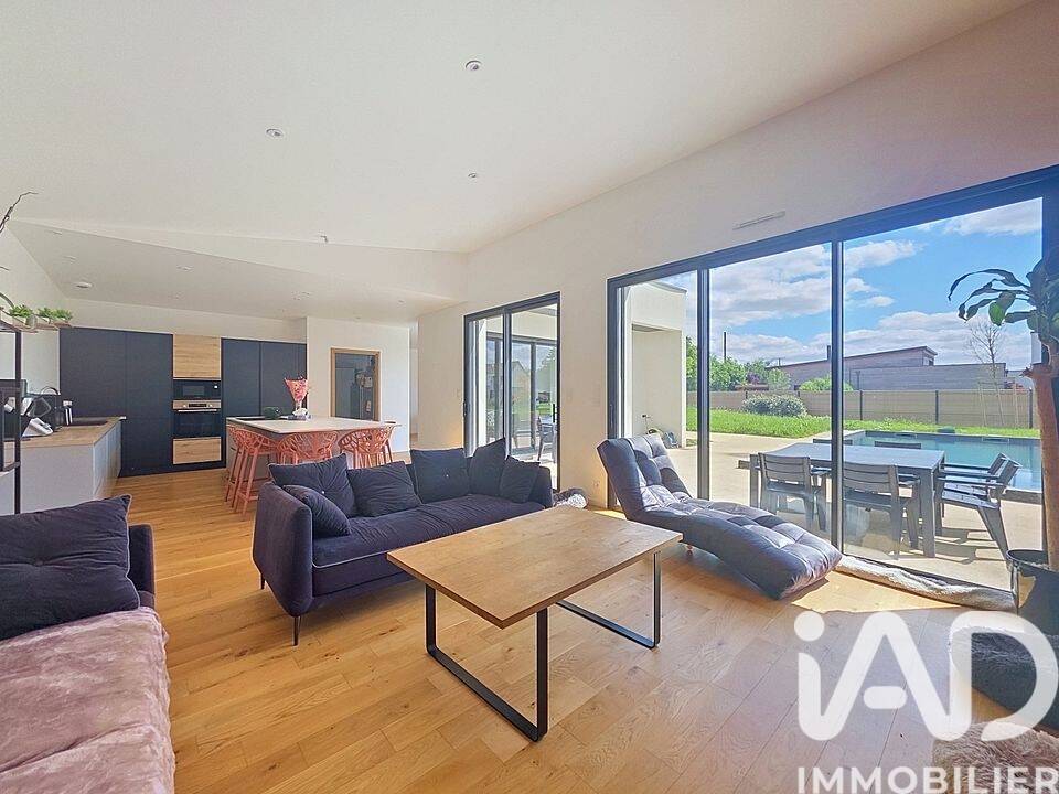 Maison 7 pièces 205 m² · à Bourgbarré · 205 m² · 599 500 €
