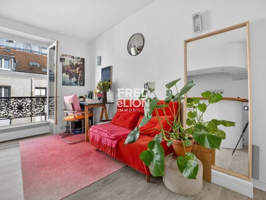 Appartement à vendre 240 000 € 2 pièces 1 chambre 22 m² Étage 3/6 Porte Saint Denis-Paradis Paris 10ème arrondissement 75010