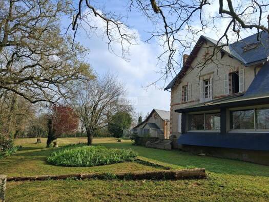 Maison à vendre 354 900 € 9 pièces 6 chambres 250 m² Montrevault-sur-Èvre 49600