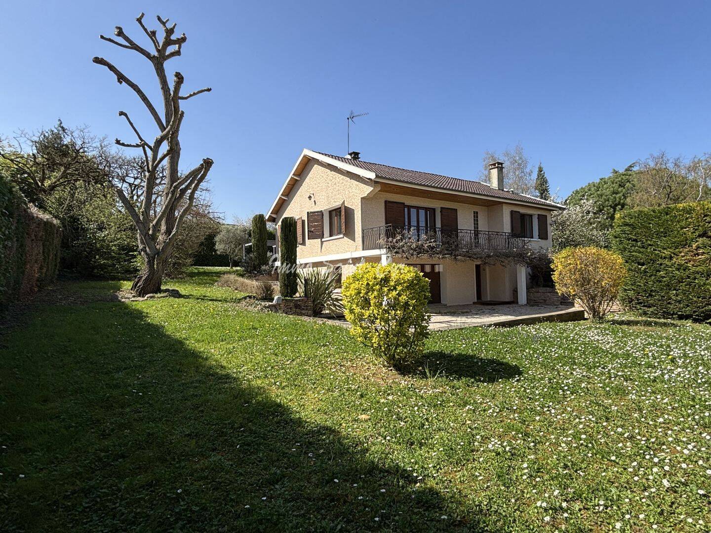 Maison 5 pièces 220 m² · à Saint-Cyr-au-Mont-d'Or · 220 m² · 990 000 €