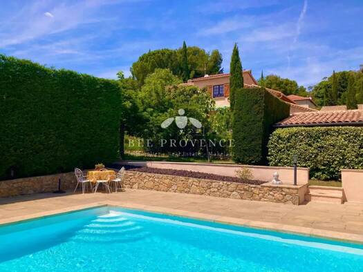Villa à vendre 590 000 € 5 pièces 3 chambres 134 m² 1 975 m² de terrain Villecroze 83690