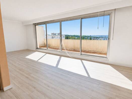 Appartement à vendre 279 000 € 5 pièces 3 chambres 116 m² Étage 7/7 Les Grands Coteaux Gagny 93220