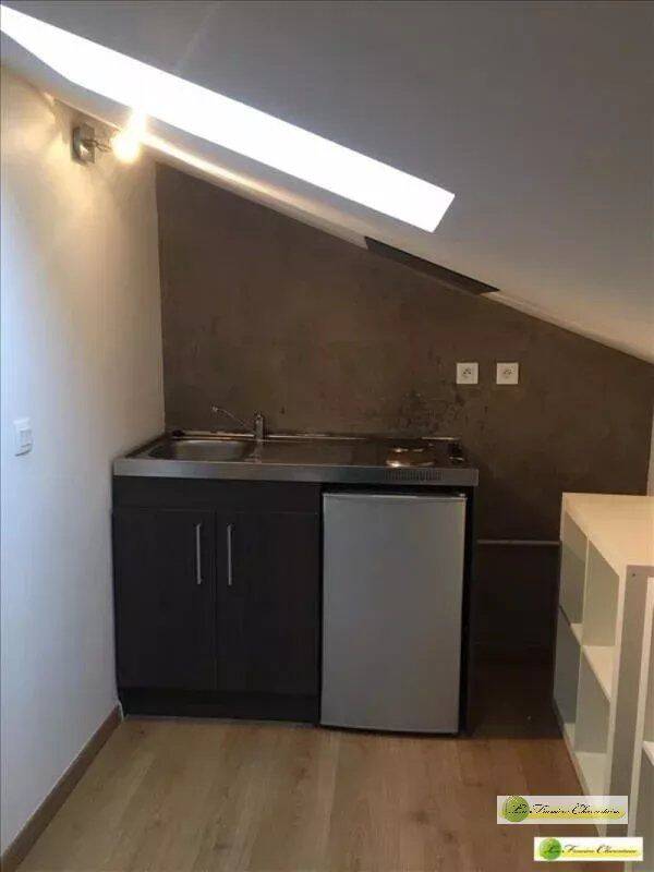 Appartement 1 pièce 14 m² · à Angoulême · 14,1 m² · 370 €