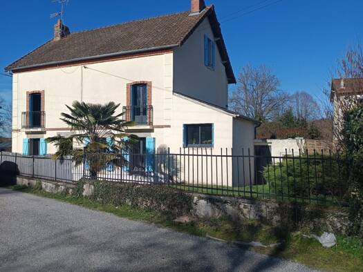 Maison à vendre 158 000 € 6 pièces 5 chambres 156 m² 2 470 m² de terrain Lavaveix-les-Mines 23150