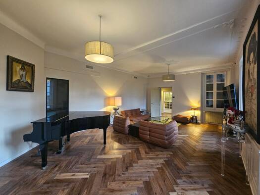 Maison à louer 3 050 € 10 pièces 6 chambres 310 m² 700 m² de terrain Boulevars-Gare-Saint Leger-Chabrand Draguignan 83300