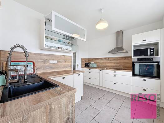 Appartement à louer 1 850 € 4 pièces 3 chambres 80 m² 7ème étage Vernand Annemasse 74100