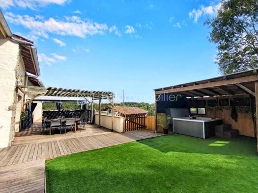 Maison à vendre 249 000 € 10 pièces 5 chambres 244 m² Saint-Marcel-d'Urfé 42430