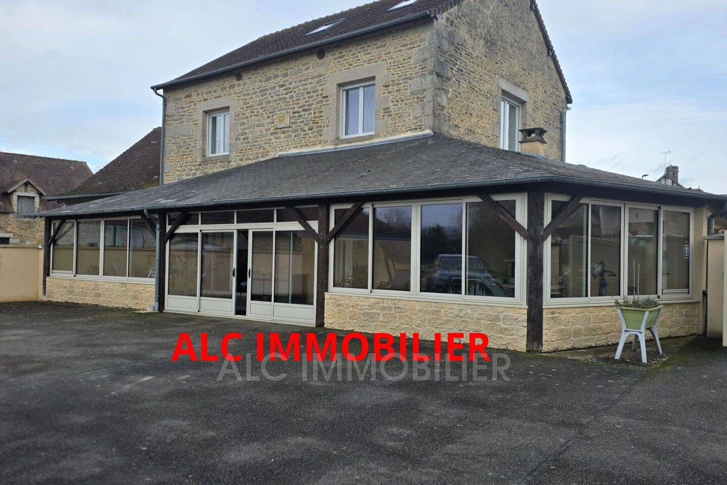 Maison 7 pièces 891 m² · à Damigny · 891 m² · 416 725 €