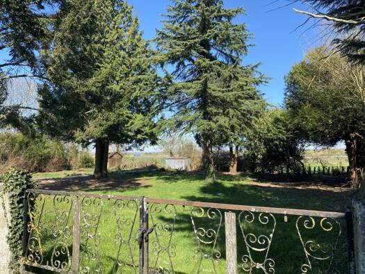 Terrain constructible viabilisé à vendre 19 000 € 1 448 m² de terrain Piffonds 89330