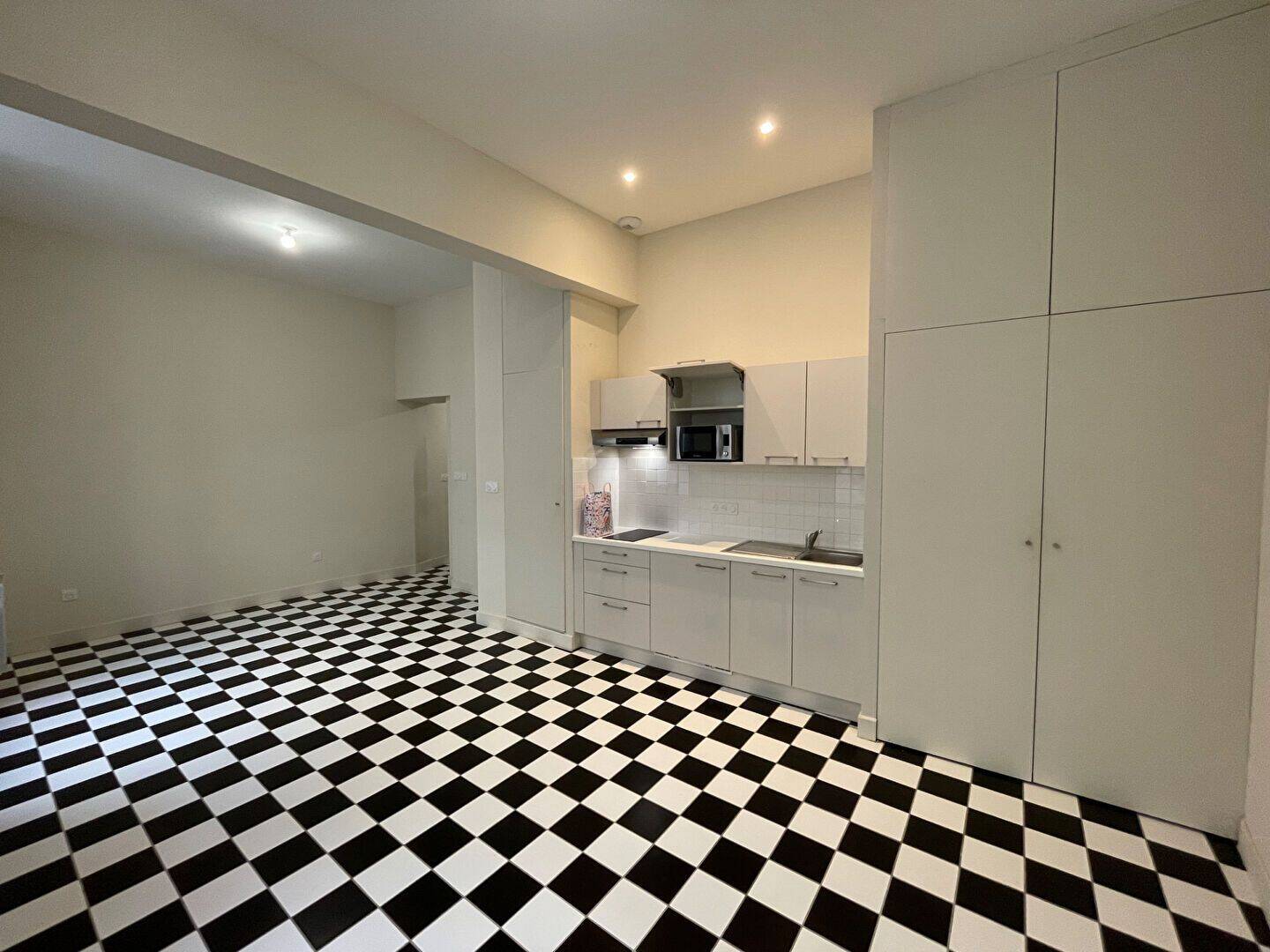 Appartement 1 pièce 34 m² · à Uzès · 34 m² · 450 €