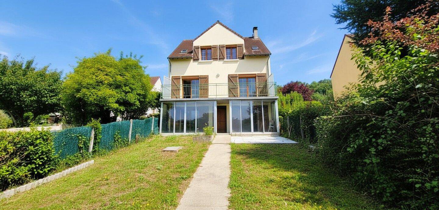 Maison 8 pièces 180 m² · à Nézel · 180,4 m² · 325 000 €