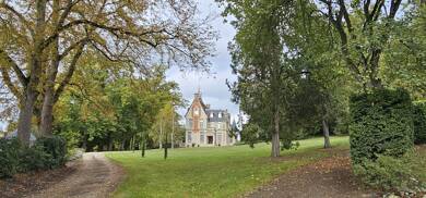 Château à vendre 1 430 000 € 10 pièces 8 chambres 650 m² 250 000 m² de terrain Chinon 37500