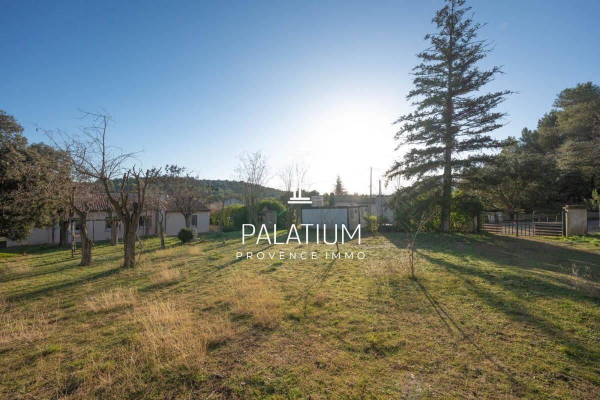 Terrain de 928 m² à Peyrolles-en-Provence - photo 2