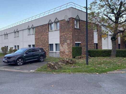 Local d'activités à vendre 950 000 € 675,2 m² d'espace de stockage Zone d'Activité Ouest A Lisses 91090
