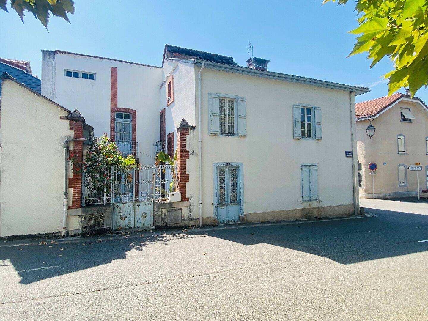 Maison 5 pièces 151 m² · à Tournay · 151 m² · 116 000 €