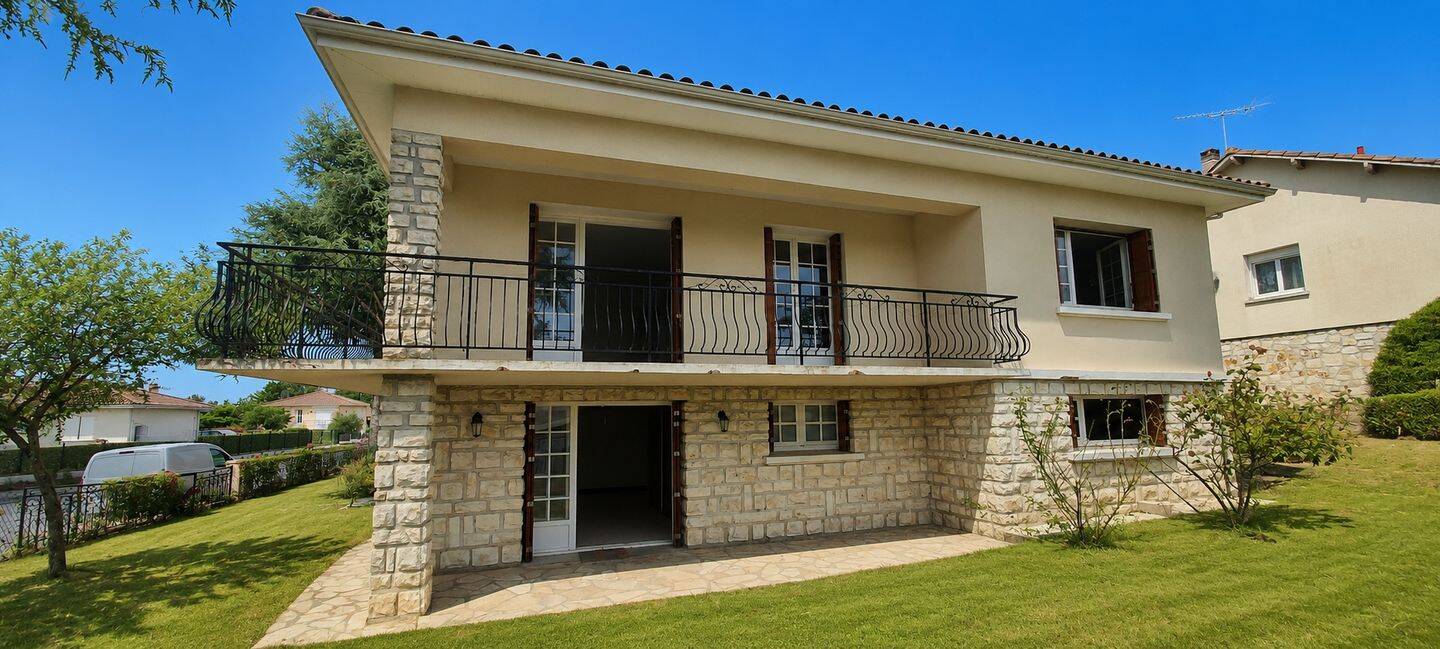Maison 8 pièces 188 m² · à La Roche-Chalais · 188 m² · 172 000 €
