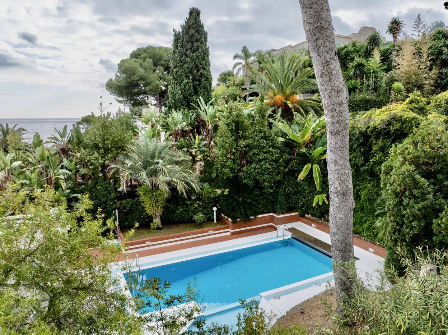 Maison 8 pièces 378 m² · à Roquebrune-Cap-Martin · 378 m² · 8 900 000 €