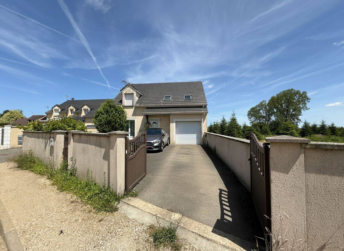Maison 6 pièces 110 m² · à Chartres · 110 m² · 959 €