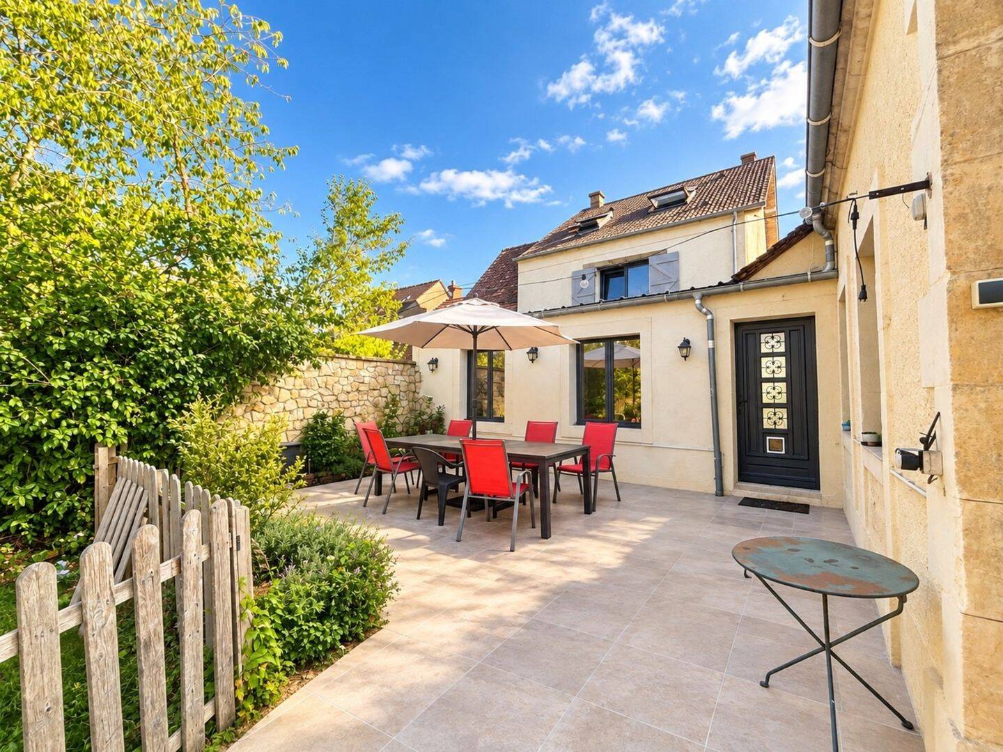 Maison 7 pièces 165 m² · à Nérondes · 165 m² · 159 000 €