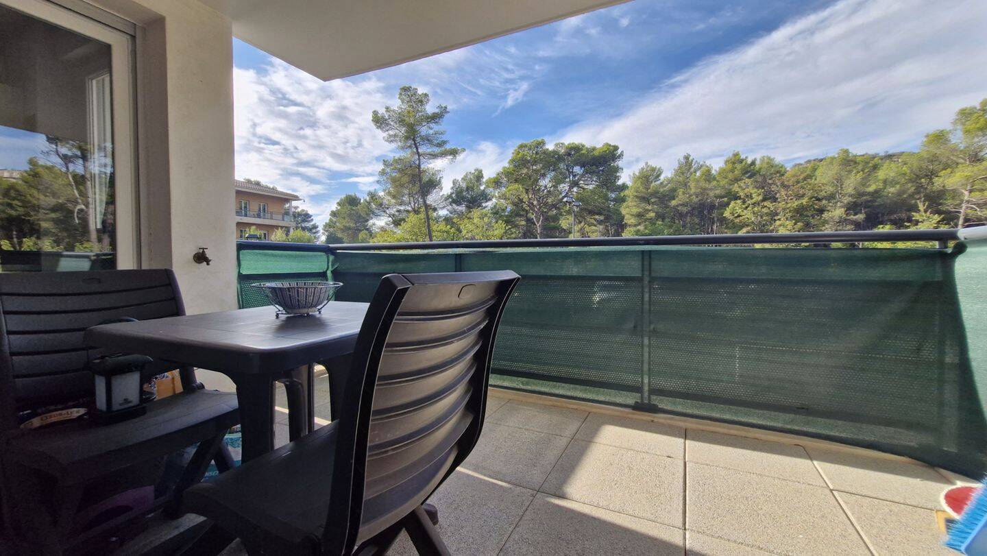 Appartement 2 pièces 42 m² · à Châteauneuf-le-Rouge · 42 m² · 237 000 €
