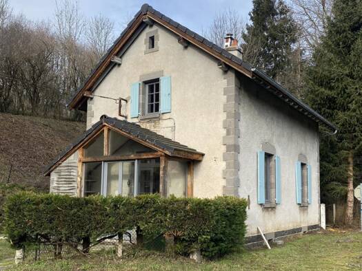 Maison à vendre 92 000 € 3 pièces 2 chambres 60 m² 1 808 m² de terrain Lugarde 15190