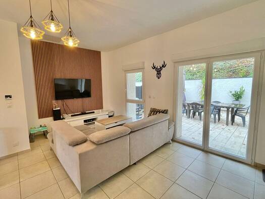 Appartement à vendre 200 000 € 3 pièces 2 chambres 56 m² RDC Bourgoin-Jallieu 38300