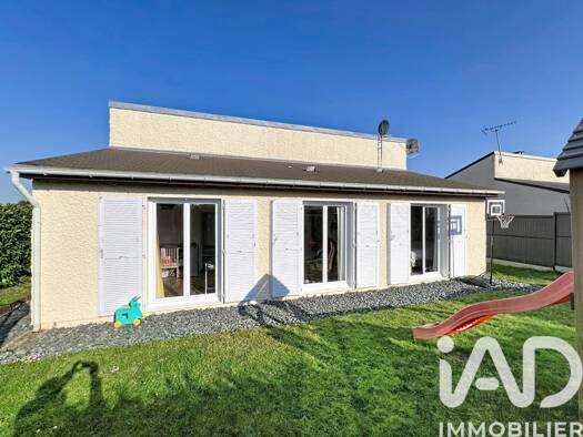 Maison de plain-pied à vendre 339 000 € 5 pièces 3 chambres 109 m² 425 m² de terrain Ouest Nord Othis 77280