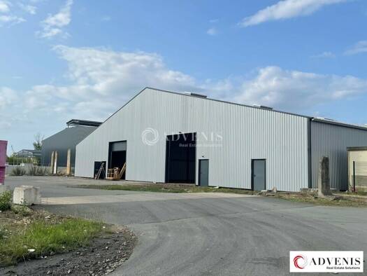 Local d'activités à louer 7 200 € 1 600 m² d'espace de stockage divisible Bassens 33530