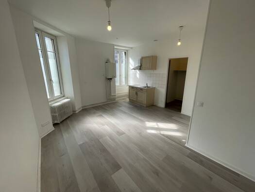 Appartement à louer 363 € 1 pièce 23 m² RDC/2 disponible dès maintenant Centre Ville-Les Marins Châteauroux 36000