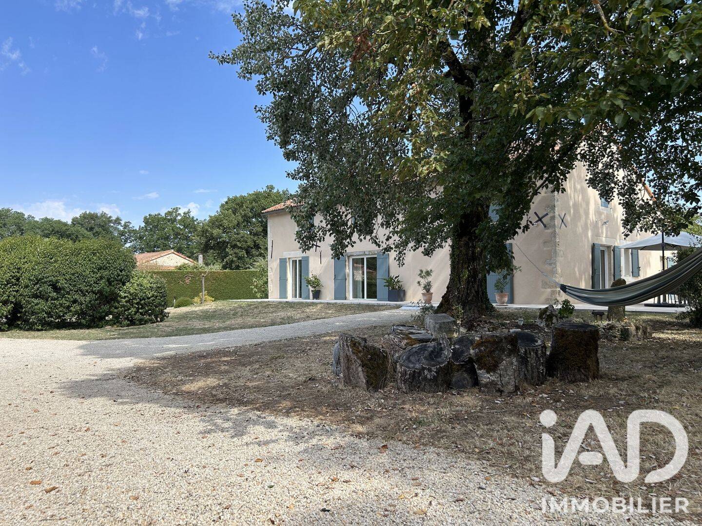 Maison 11 pièces 305 m² · à Saint-Julien-l'Ars · 305 m² · 645 000 €