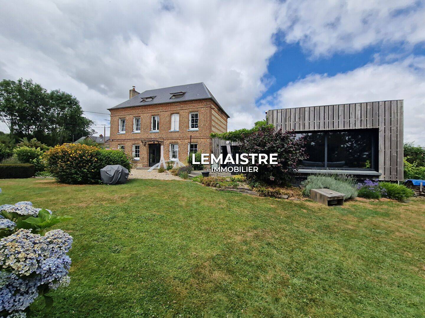 Maison 7 pièces 212 m² · à Saint-Romain-de-Colbosc · 212 m² · 395 000 €