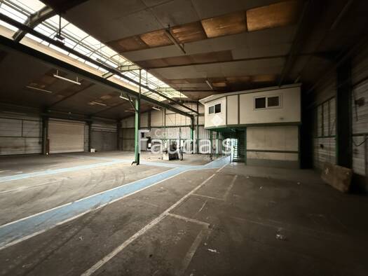 Local d'activités à louer 6,75 € 1 600 m² d'espace de stockage Agneaux 50180