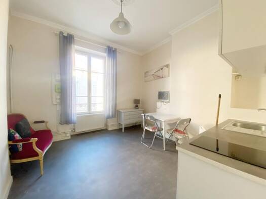 Appartement à louer 545 € 2 pièces 1 chambre 33 m² 2ème étage Centre Chalon-sur-Saône 71100