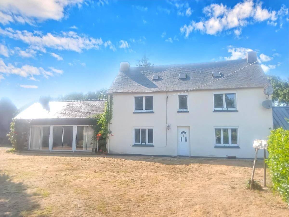 Maison 5 pièces 128 m² · à Plonévez-du-Faou · 127,8 m² · 174 075 €
