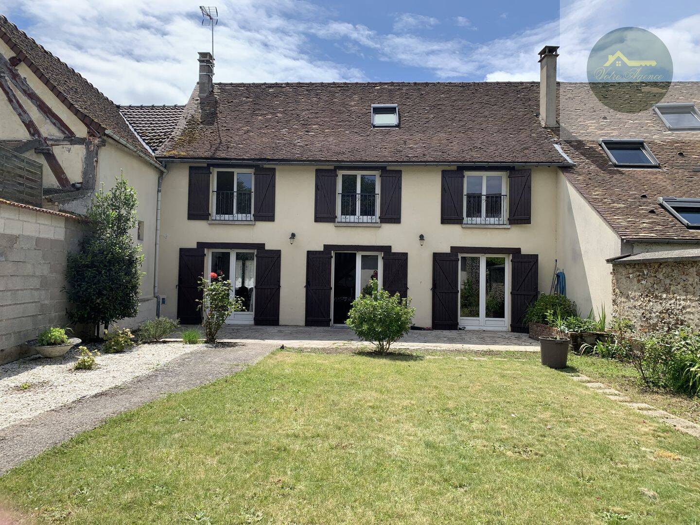 Maison 7 pièces 152 m² · à Chéroy · 152 m² · 190 000 €
